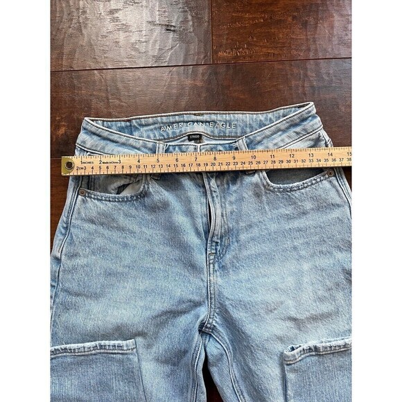 American Eagle Womens Light Wash Mom Jean Size 2 - Picture 6 of 8